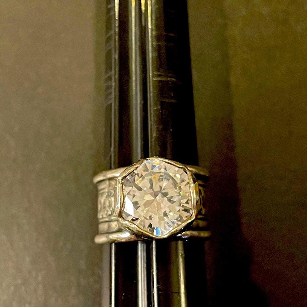 Silpada ‘Queen for a Day’ ring. Size 7